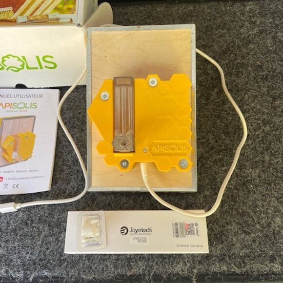 Apisolis Fireless Smoker Kit for Beekeepers - Picture 1 of 4